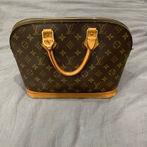 Authentic Loui Vuitton Alma purse